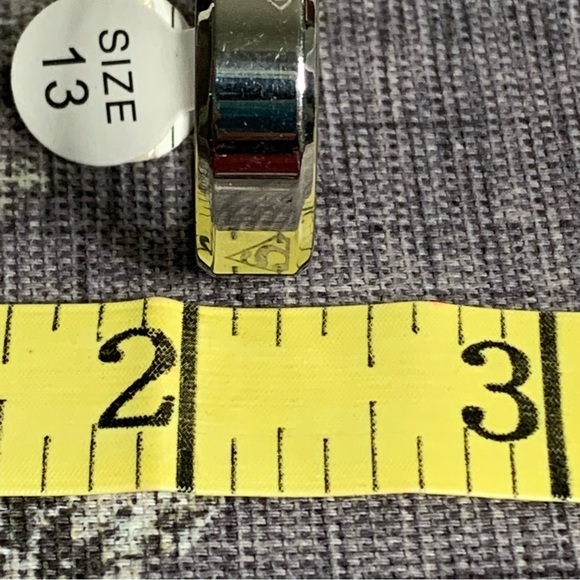 NWT Men’s Thick Etched Superman Ring - Picture 5 of 9